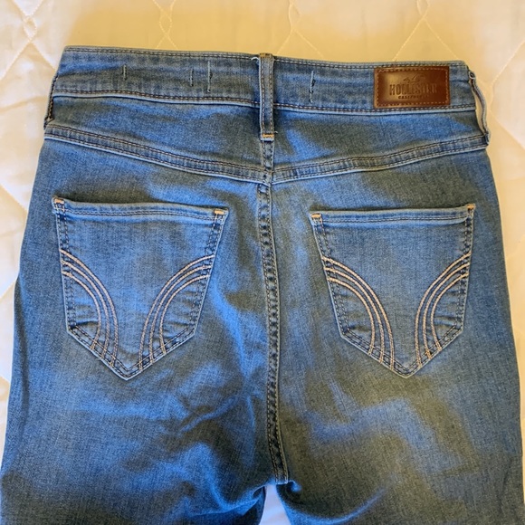 Hollister - Ultra High-Rise Super Skinny Jeans - Picture 3 of 3